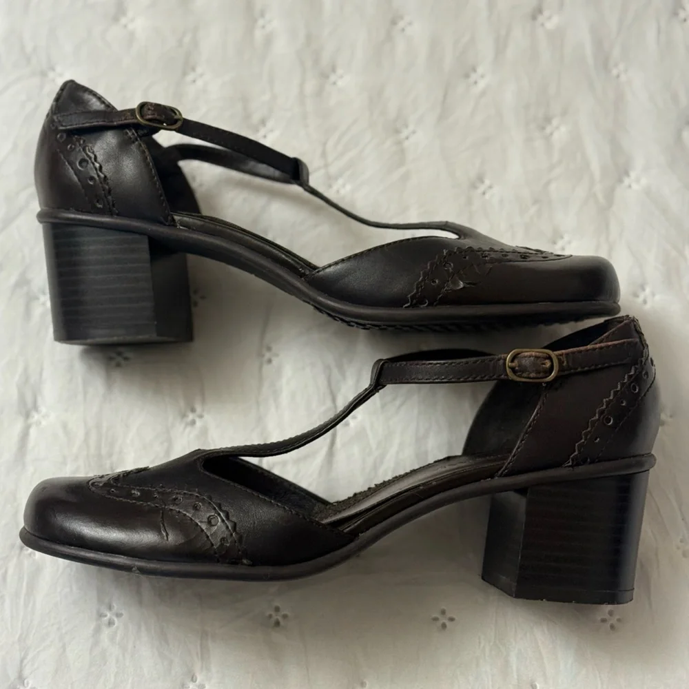Vintage Y2K Hillard & Hanson Dark Brown T-Strap Wing Tip Heels Women’s Size 7